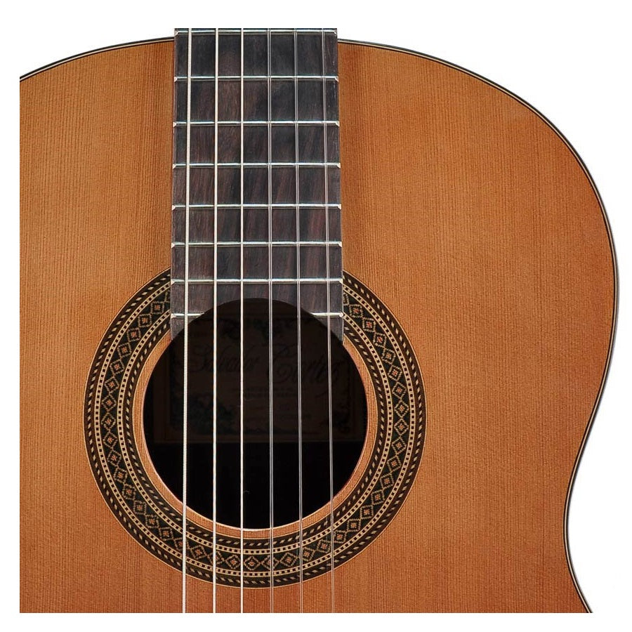 Salvador Cortez CC15 Klasszikus gitár, cédrus fedlap, fekete dió hát- és oldallap