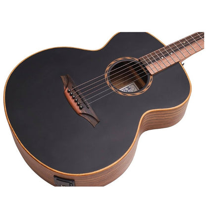Bromo BAT8MEBK Elektro-akusztikus mini jumbo gitár, 6 húros, tokkal