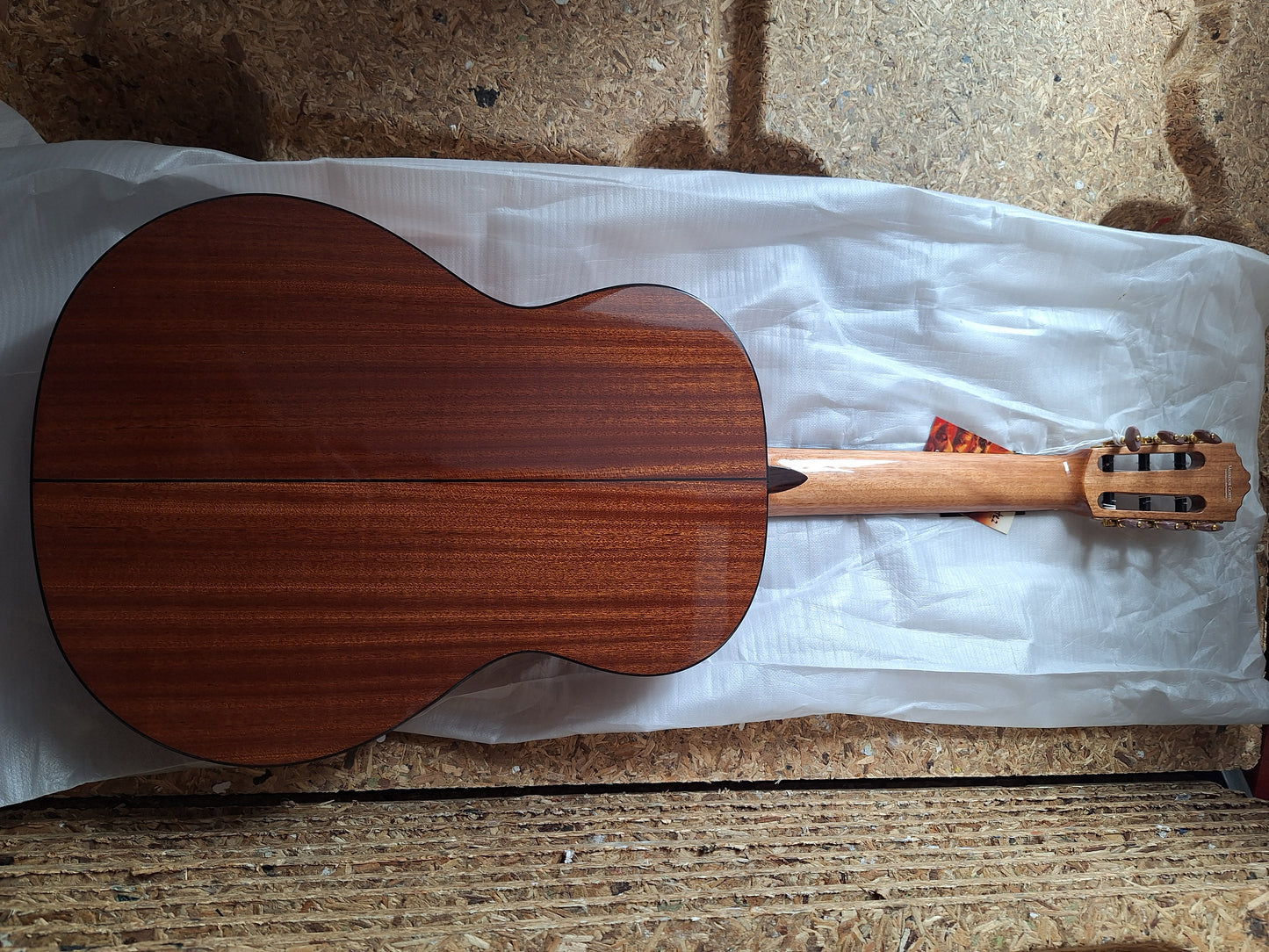 Salvador Cortez BCC21 – Klasszikus gitár, tömör cédrus, sapele, B-stock