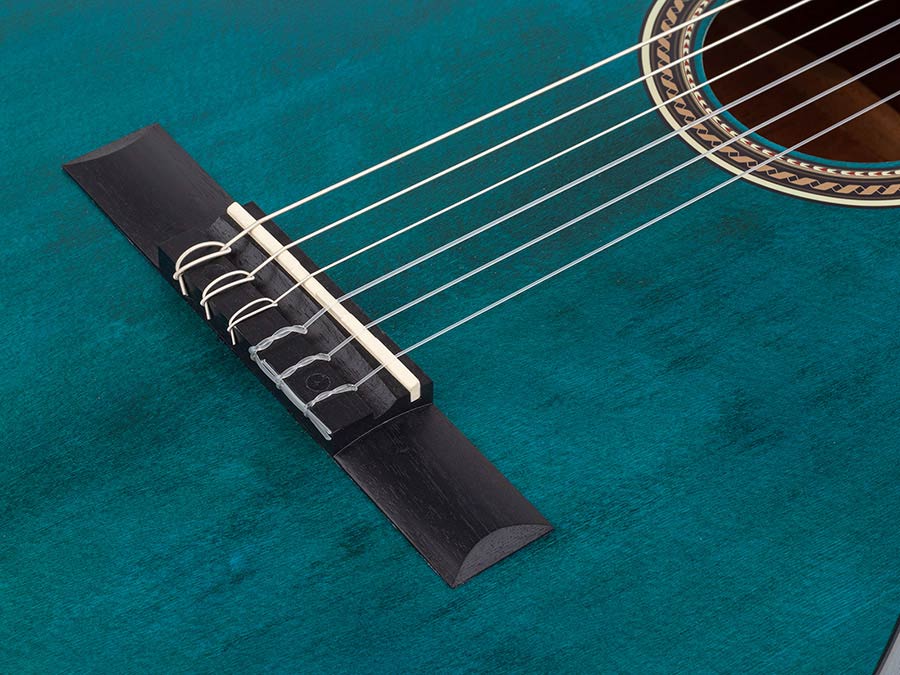 Valencia VC204TBU Klasszikus gitár 4/4, Átlátszó Kék Szatén, Hangszer beállítással