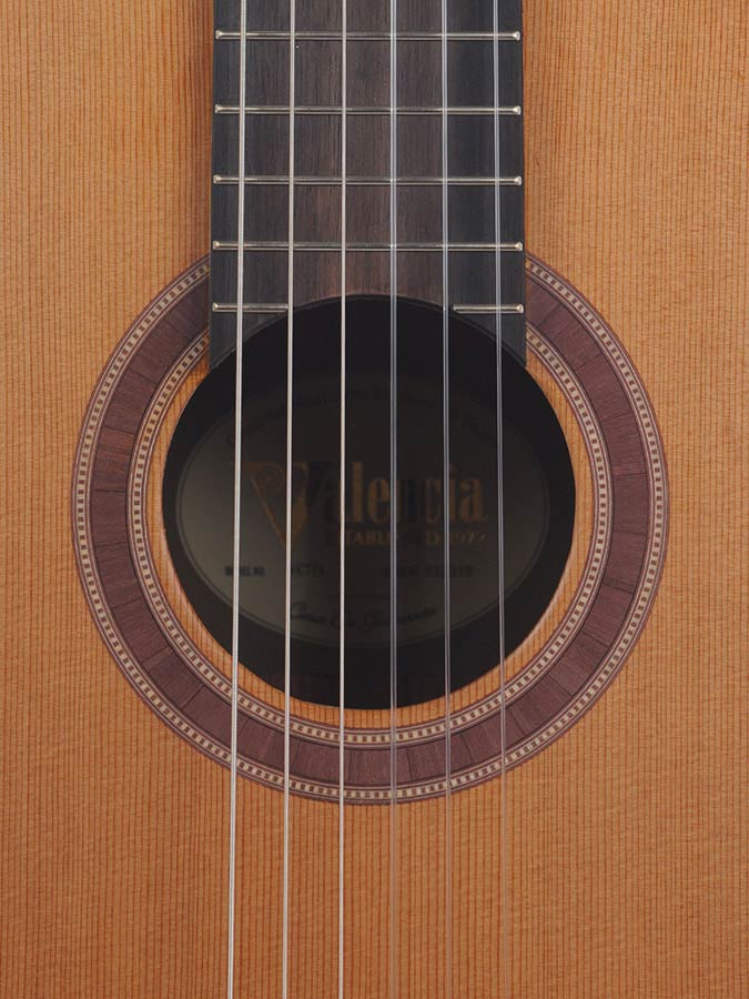 Valencia VC714 klasszikus gitár 4/4, tömör vörös cédrus fedlap, mahagóni test, natúr